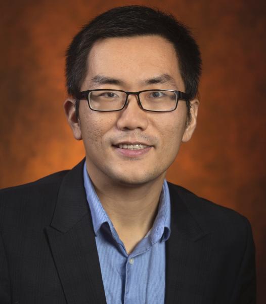 Zhe He honored for research team's presentation